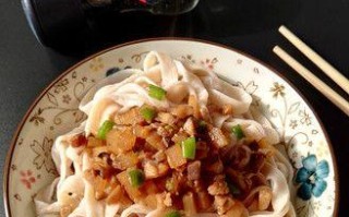 土式肉酱面制作全攻略（传承经典的土式美食，用味觉重温乡愁）