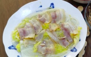 咸肉炒娃娃菜的家常做法（咸香浓郁，口感爽脆，让你爱不释手）