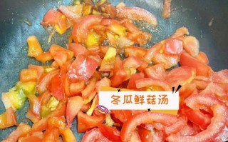 美味健康的西红柿海鲜菇腿骨汤（健康饮食之道，为你献上好滋味）