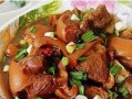 青蒜粉丝羊肉的家常做法（清香可口的冬日暖胃必备，青蒜、粉丝、羊肉三合一）