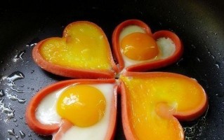 元气爱心煎蛋的做法（爱心煎蛋教程，轻松DIY早餐）