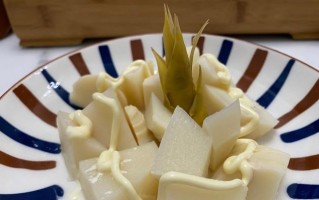 以沙拉笋为主角的美食探索（沙拉笋的营养价值和多种做法解析）