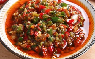 蒜香辣椒油的制作（香辣爽口，自制美食）