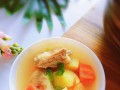 轻松做出美味扇子骨土豆胡萝卜汤（家常美食，营养美味的秘密、窍门及做法）