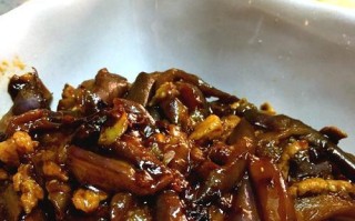 美味又健康的松子茄子料理（营养丰富的家常菜，让你爱上素食）
