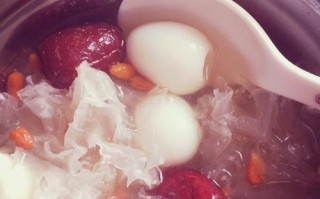 雪木耳红枣甜水的营养与制作方法（雪耳枣甜水，清润甘甜，滋阴养颜）