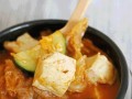 美味可口的五花肉泡菜汤（酸辣爽口，滋补健康，一碗汤暖心暖胃）