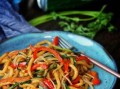 美食DIY（用简单步骤打造诱人口感，一次享受红蟹肉与乌冬面的完美结合）