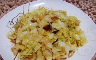 清炒长白菜的制作方法（健康美味的家常菜肴）