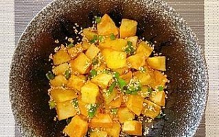 盐烤土豆的美味做法（以盐巴为主角，打造土豆的极致口感）