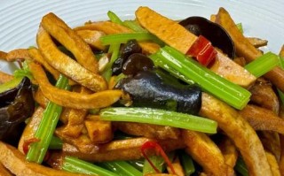 健康美味的香干炒小西芹（用清淡的口感呈现纯净的味道，营养丰富的素食之选）