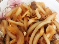 美味可口的洋葱肉片做法（慢慢炒出的香气，美味洋葱肉片）
