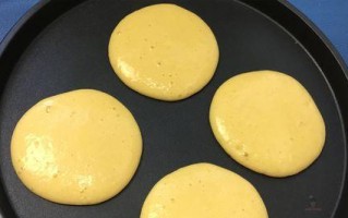美味可口的玉米牛奶鸡蛋饼（家庭早餐新选择）