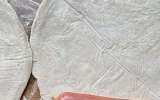 香肠饼的制作方法（简单易学的美食制作技巧）