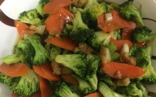 蒜蓉蚝油西兰花的做法（健康美味，家常菜佳选）