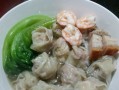 一口咬下，鲜虾汁四溢，口感丰盈的鲜肉虾仁馄饨（鲜虾和猪肉的完美搭配，让你爱上这道小吃）