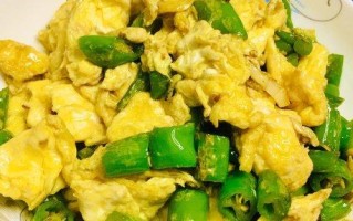一口香酥炒鸡蛋泡，不一样的早餐享受（以炒鸡蛋泡为主的创新早餐，简单易做，口感丰富）