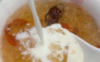 桃胶皂角雪燕糖水的制作方法（传统美味的润肺糖水，让你一年四季都享受清爽和甜蜜）