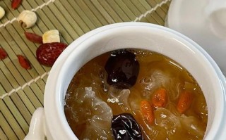 美味又营养的银耳莲子红枣羹（以中药食材为主的健康美食）
