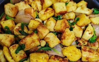 阳光炒馒头，独具风味的家常小吃（掌握技巧，让馒头变得更香脆可口）