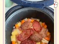 肉丁酱油焖饭的做法（一碗香喷喷的美食享受）