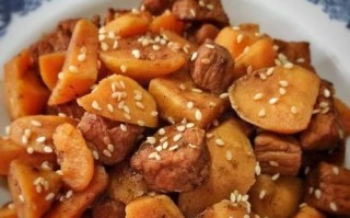 用土豆与红烧肉打造下饭好菜（传统红烧肉的土豆升级版、土豆与红烧肉的黄金搭配）