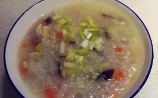 小米鸡肉蔬菜粥的制作方法（营养丰富又美味，家庭健康必备！）