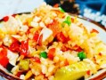 酸黄瓜豇豆炒肉的家常做法（肉嫩脆爽，口感丰富，健康美味的家常菜）