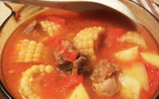 营养美味，以西红柿土豆骨汤的做法（美食家必知的家常菜谱）