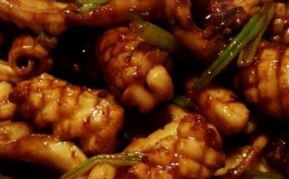 以腰果鱿鱼花为主角的美食盛宴（丰富口感味蕾享受）