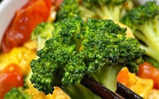 家常菜谱——以西蓝花炒西红柿（健康美味，色香味俱佳）
