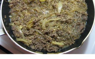 学会正宗韩式炒牛肉的秘诀（口感鲜美、营养丰富的韩式炒牛肉）