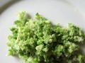 营养丰富的紫薯泥辅食制作方法（以西兰花为主食搭配紫薯泥，味道美味营养丰富）