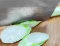 以醍醐味丝瓜蒸肉，提升家常菜品（家常菜品升级，美味丝瓜蒸肉的做法分享）