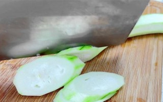 以醍醐味丝瓜蒸肉，提升家常菜品（家常菜品升级，美味丝瓜蒸肉的做法分享）