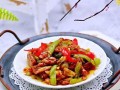 双白炒肉丝的做法（以清淡口感和健康为主，让你的家常菜更具味道）