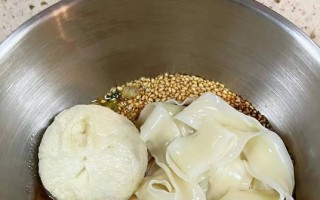 酸菜卤面的制作方法（咸鲜口感，让你回味无穷）