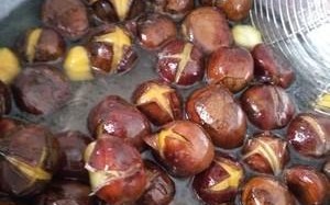 香甜糖栗子的制作方法（以油炒糖栗子，让口感更加醇厚）