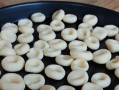 好吃又简单！土豆肉窝窝的家常做法（传统口味不失新意，让你在家也能品尝到正宗的土豆肉窝窝）