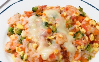 美味又健康的时蔬鲜虾烩饭（营养丰富的家庭晚餐）