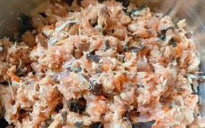 用香菇粉丝猪肉做美味包子（尝试制作自家独特的口感，香菇肉汁满满）