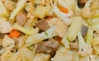 美味健康的肉末花菜炒饭（如何烹饪出口感鲜美、色香味俱佳的肉末花菜炒饭？）