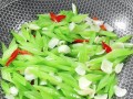 百合炒香芹，清新爽口的营养美食（从选材到烹饪，香气四溢的佳肴秘诀）
