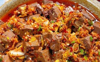 一道美食——蒜苗羊血（营养丰富的美味佳肴）