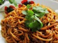 自制手擀拌面，轻松做出美味面食（用双手揉出的幸福，不可错过的制作技巧）
