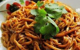 自制手擀拌面，轻松做出美味面食（用双手揉出的幸福，不可错过的制作技巧）
