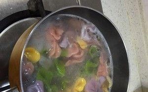 甜菜汁面饺子的制作方法（健康又美味的素食佳肴）