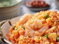 银鱼虾仁炒饭，美味不可挡！（一口口香气扑鼻的家常菜，教你轻松炒出大厨般的好味道。）