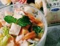 健康早餐的秘诀——酸奶拌水果包生菜（让你每天都有一个美好的开始）