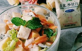 健康早餐的秘诀——酸奶拌水果包生菜（让你每天都有一个美好的开始）